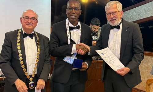 Dr Issaka Yakubu Akparibo (middle)