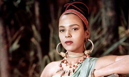 Award-winning Ghanaian style influencer ANNY has recreated Dorothy Dandridge's look for the Halloween celebration
