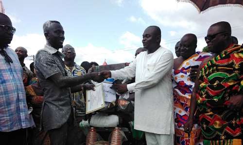 The overall best farmer receiving his award