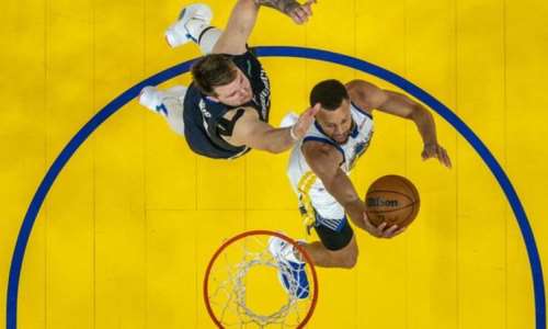 Curry's 32-point tally included six three-pointers
