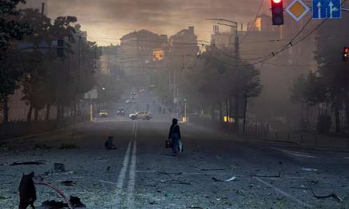Debris lines the streets of Kyiv in the aftermath of an overnight Russian missile and drone strike on Ukraine, 24 May 2026. -  REUTERS - Thomas Peter