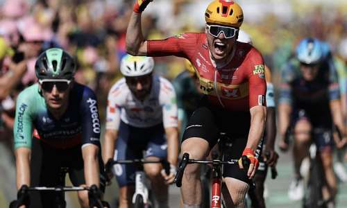 Soren Waerenskjold (R) held off a late charge from Olav Kooij (L) and Jasper Philipsen to win the Tour de Frances 11th stage. -  Anne-Christine Poujoulat, AFP