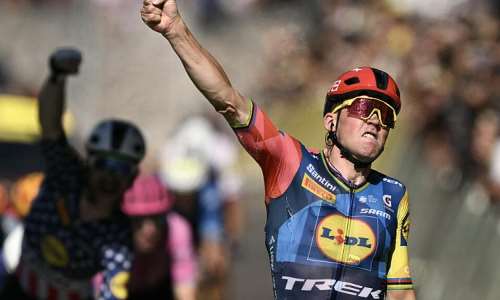 Lidl - Trek teams Danish rider Mads Pedersen celebrates as he crosses the finish line to win the 4th stage of the 113th edition of the Tour de France cycling race, 182 km between Carcassonne and Foix in southwestern France, on July 7, 2026. -  Jeff Pachoud, AFP