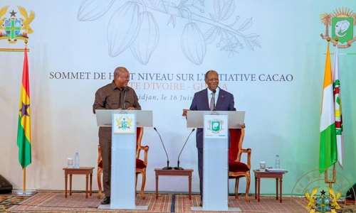 Ghanaian President John Dramani Mahama (left) and Ivorian President Alassane Quattara (right) speaking at the recent  bilateral summit. -  Presidency of Ghana