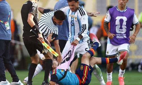 Argentinas Leandro Paredes (centre) clashes with Spain midfielder Gavi after the World Cup final. -  Charly Triballeau, AFP