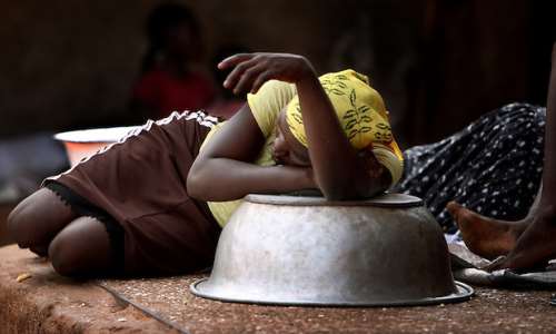 The pain of a teenage 'Kayayo' at night
