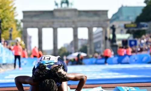 Ethiopia's Gotytom Gebreslase kisses the ground after winning the women's Berlin Marathon title on Sunday. By Tobias SCHWARZ (AFP)