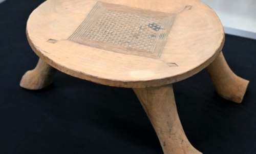 The stool was looted by French General Alfred Dobbs during the sacking of the royal palace. By Jussi Nukari (Lehtikuva/AFP)