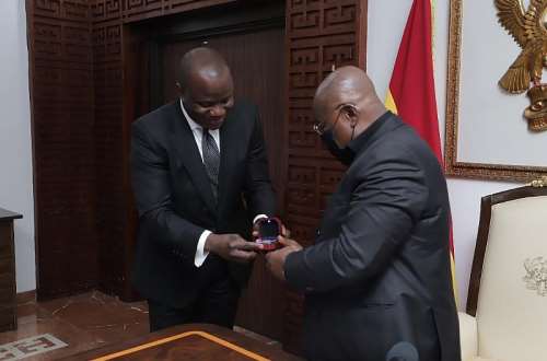 Akufo-Addo receives Otumfuo’s gold coin