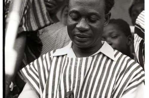 GHANAIANS HAIL QUEEN IN PARADE; Nkrumah Vows Continuation of