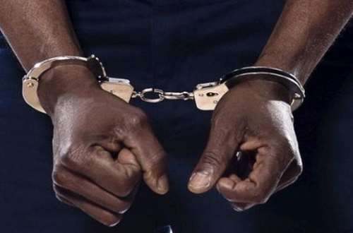 E/R: Police arrest two old men in their 70s illegally 