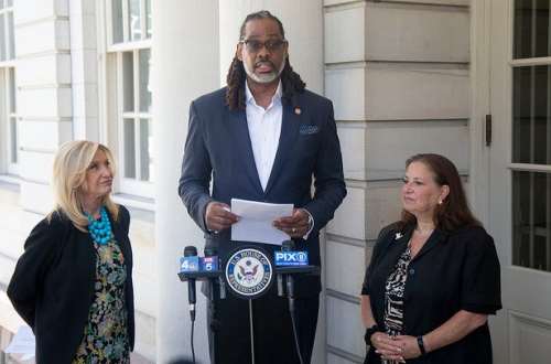 Brooklyn Wins Bragging Rights to the World's Tallest Politician