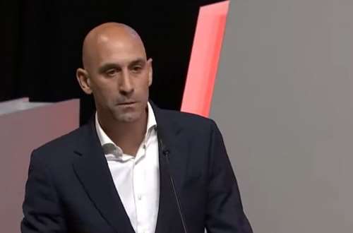 Luis Rubiales refuses to step down as Spanish football federation president