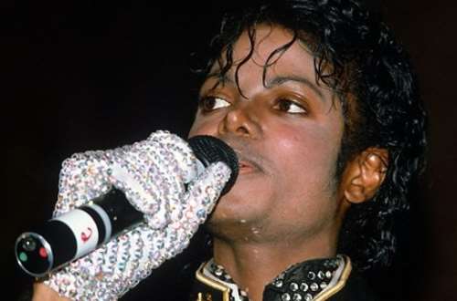 Drama Isolere Ikke nok U.S. fights to stop Michael Jackson's gloves from falling into hands of  African dictator's son