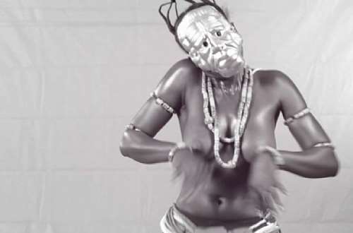 Exposed! Akoo Nana Displays Raw Breasts In New Video