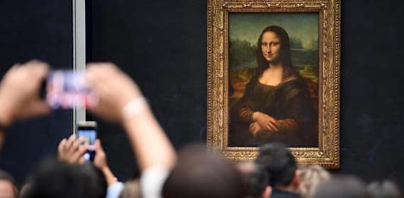 Could Mona Lisa move into a private suite at Le Louvre?