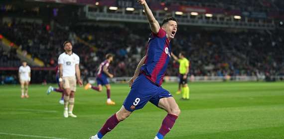 La Liga: Lewandowski hat-trick as Barcelona see off Valencia
