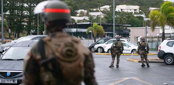 French troops try to restore order in crisis-hit New Caledonia