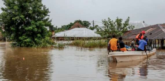 Flood-hit Kenya and Tanzania buffeted by tropical cyclone