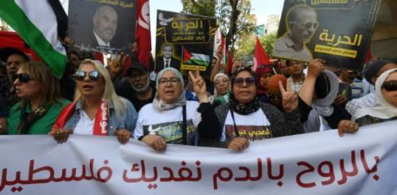 Three Tunisian pundits arrested over critical remarks: lawyer
