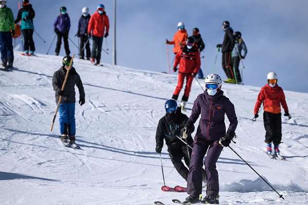 Macron on thin ice over bid to penalize French citizens who ski elsewhere  in EU