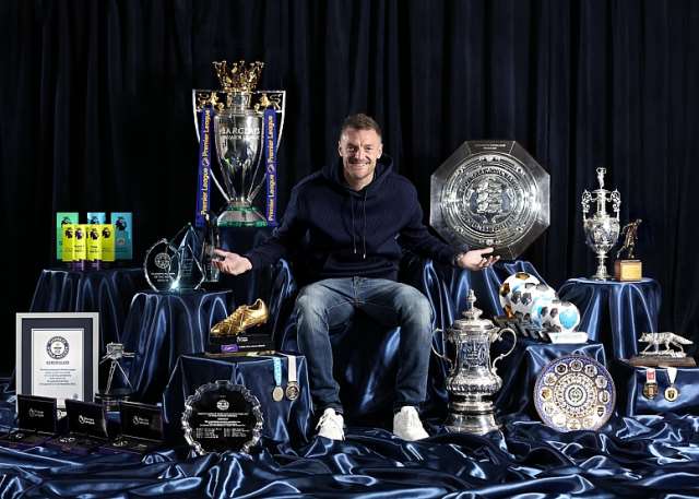 Jamie Vardy to leave Leicester City at end of the season