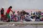 Nios que perdieron sus hogares en los terremotos descansan sobre un montn de ropa donada en una calle de La Guaira, Venezuela, el 29 de junio de 2026. -  Reuters/Gaby Oraa
