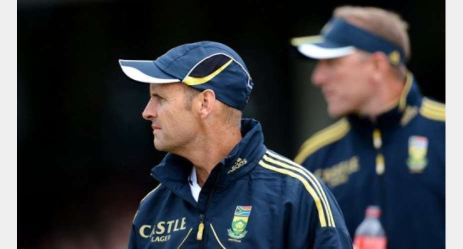 South African head coach Gary Kirsten (L) attends a cricket match in Sydney on November 3, 2012.  By William West (AFP/File)