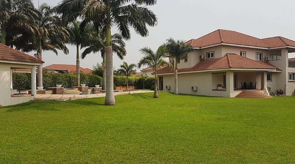 Luxurious mansion at Trasacco valley for sale