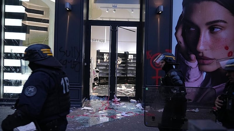 How French police are harnessing social media to identify looters