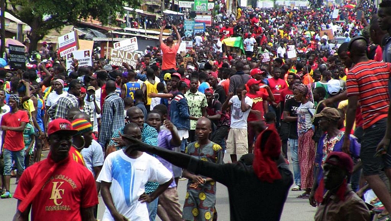 Thousands protest in Guinea over possible Condé presidential bid