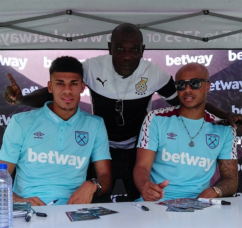 Betway In Ghana: Football Fans Queue For Ayew’s Autograph