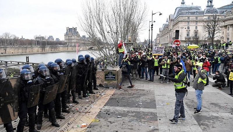 Central French city of Bourges braced for 9th yellow vest protest