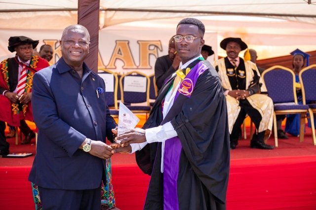 From cleaner to overall best student: The story of Alhassan Mohammed of ...