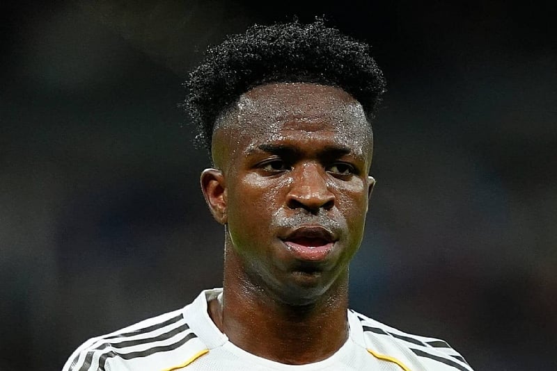 Vinicius Jr tells Real Madrid he won’t renew while Xabi Alon...