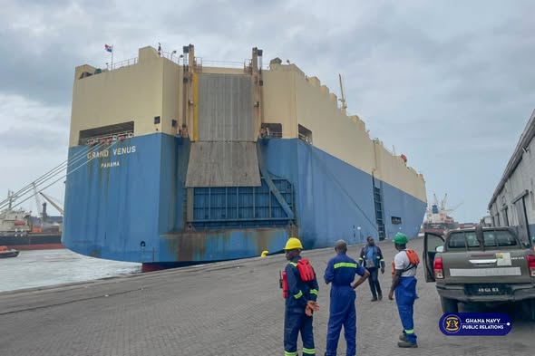 Ghana Navy arrests 10 Nigerian stowaways aboard Panamanian Vessel off ...