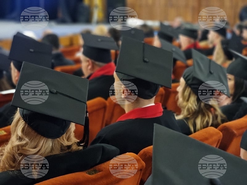Bulgaria: Parliament caps interest on student loans at 3%