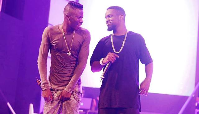 Stonebwoy's Publicist Blasts Sarkodie Team For Mic Interruption