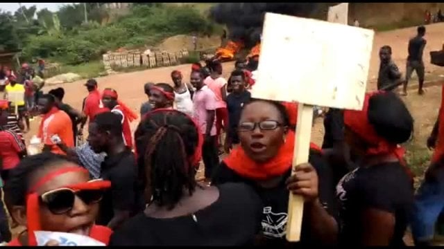 W/R: Residents Flood Streets To Protest bad roads