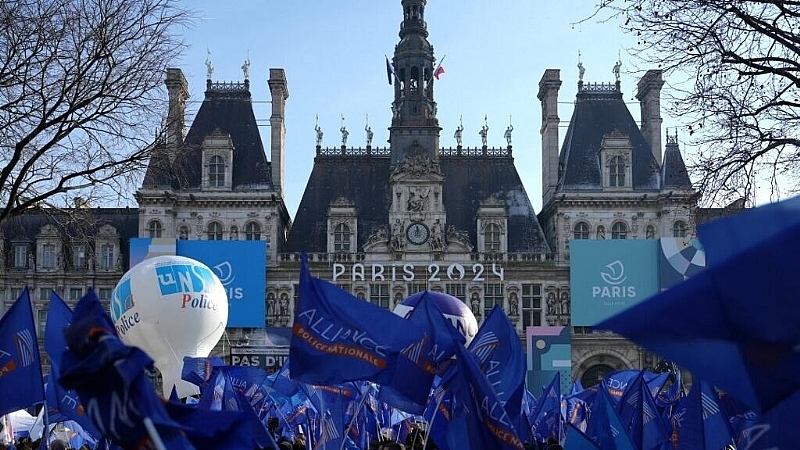 French police rally to demand better pay during Paris Olympics