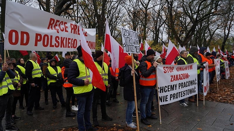 Polish tobacco producers protest as EU weighs up cutting funding to farms