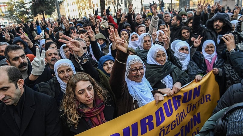 French journalist arrested during Istanbul protest over Syria offensive