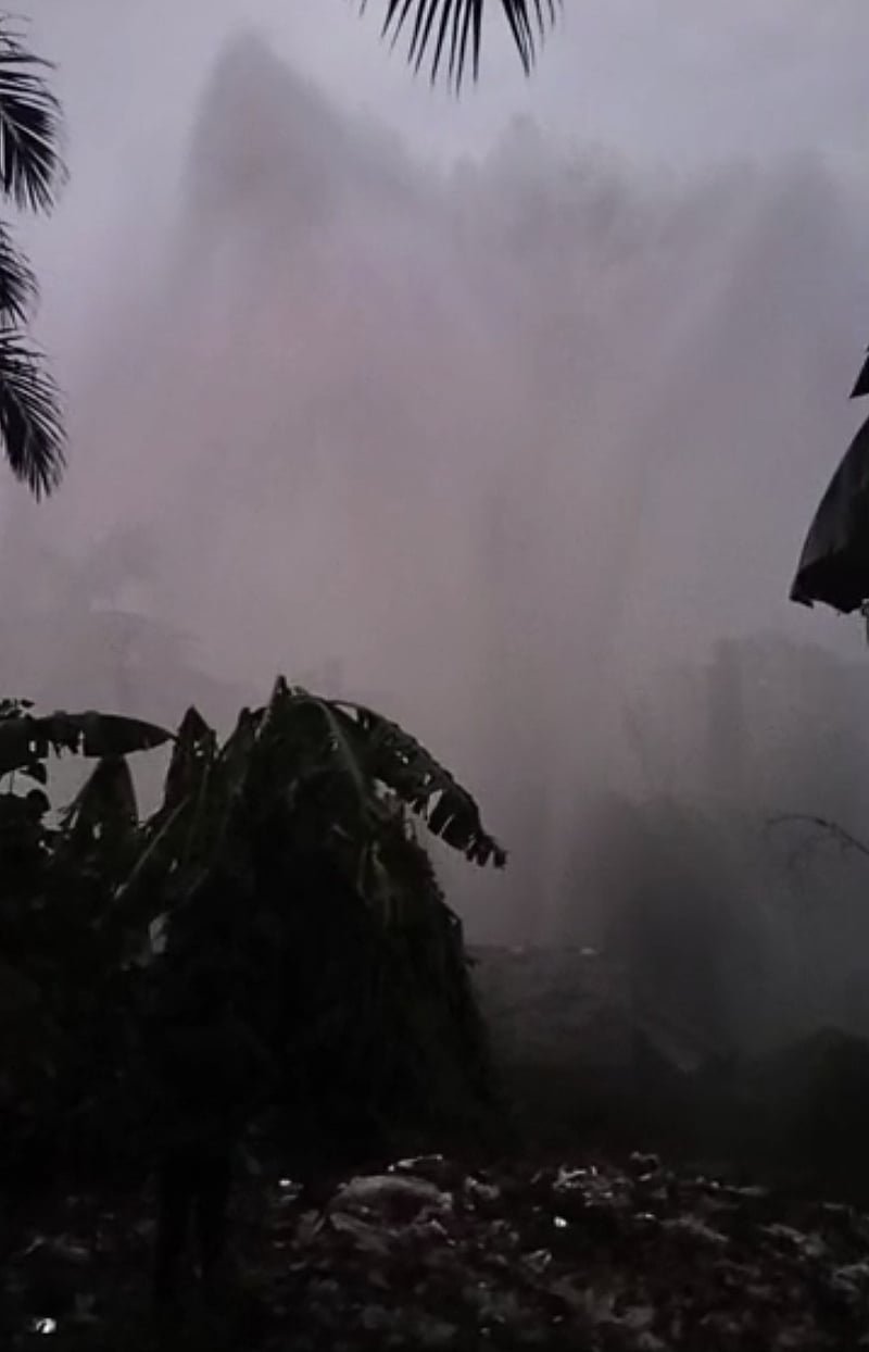 Tema: GWL engineers working on burst transmission pipeline 