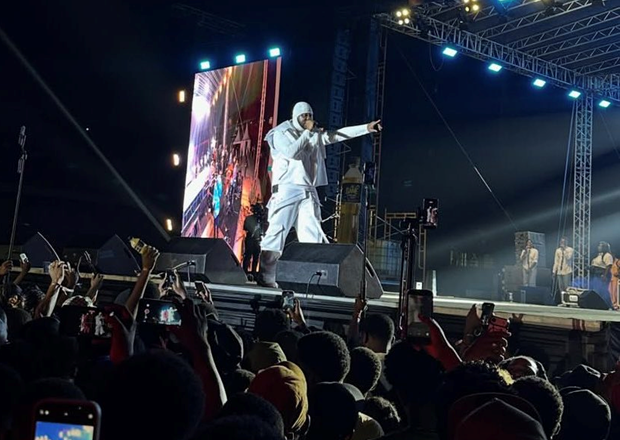 Medikal’s Beyond Kontrol Concert Lights Up Accra Sports Stad...