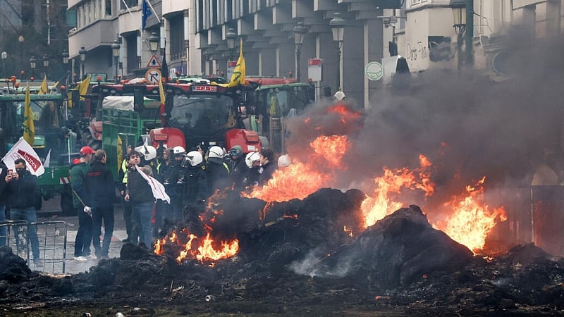 EU delays Mercosur trade deal amid farmers' protests and political divide