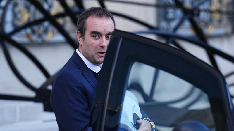 France ends lifetime perks for former ministers amid voter mistrust