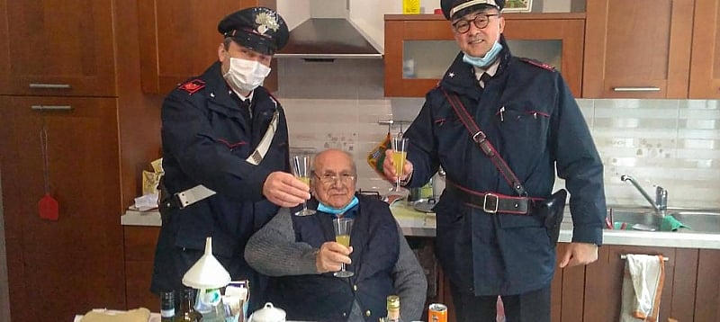 94-Year-Old Italian Dials 911 For a Christmas Toast