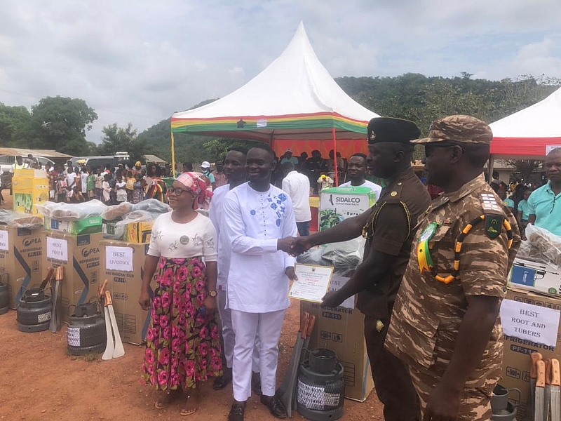 CEO of Obuasi Bitters donate towards farmers day