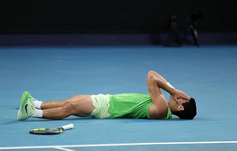 Australian Open 2026: Carlos Alcaraz beats Alexander Zverev in epic to reach
