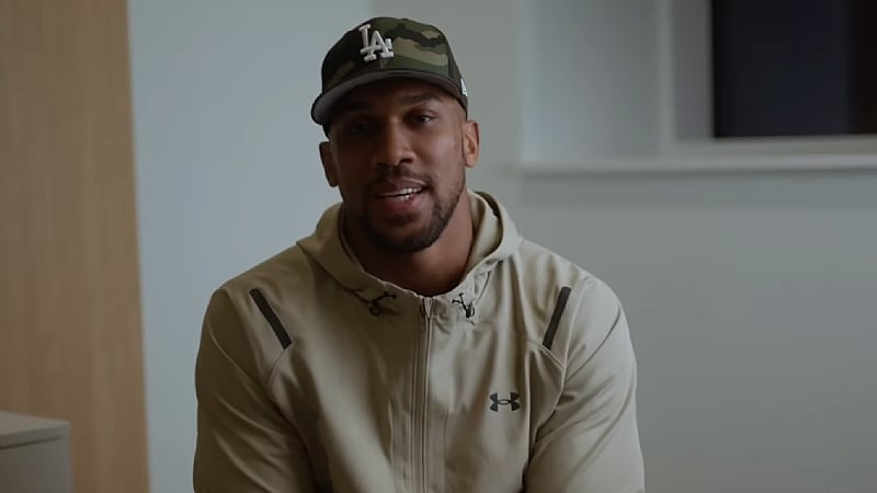 Anthony Joshua pays tribute to friends killed in Nigeria cra...